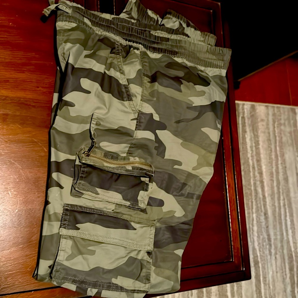 Abercrombie kids joggers Camo size 15/16